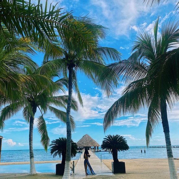 Meet your Posher, Mariana - Picture 2 of 6